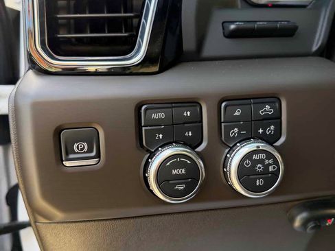 Used 2025 GMC Sierra 2500 Denali w/ Denali Reserve Package image 14