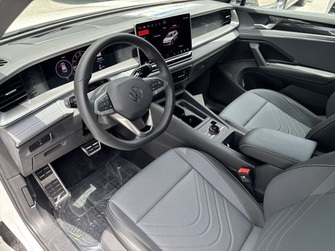 New 2026 Volkswagen Tiguan SE R-Line FWD image 20