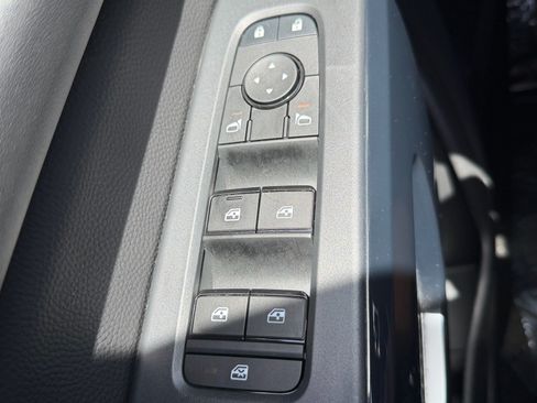 Certified 2025 Nissan Pathfinder SV w/ SV Premium Package FWD image 34
