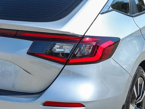 Certified 2024 Honda Civic EX-L image 10