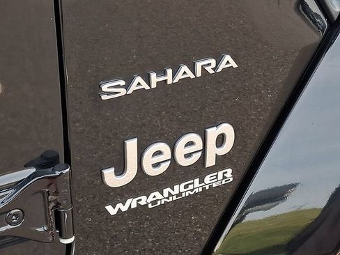 Used 2020 Jeep Wrangler Unlimited Sahara w/ Dual Top Group AWD/4WD image 26
