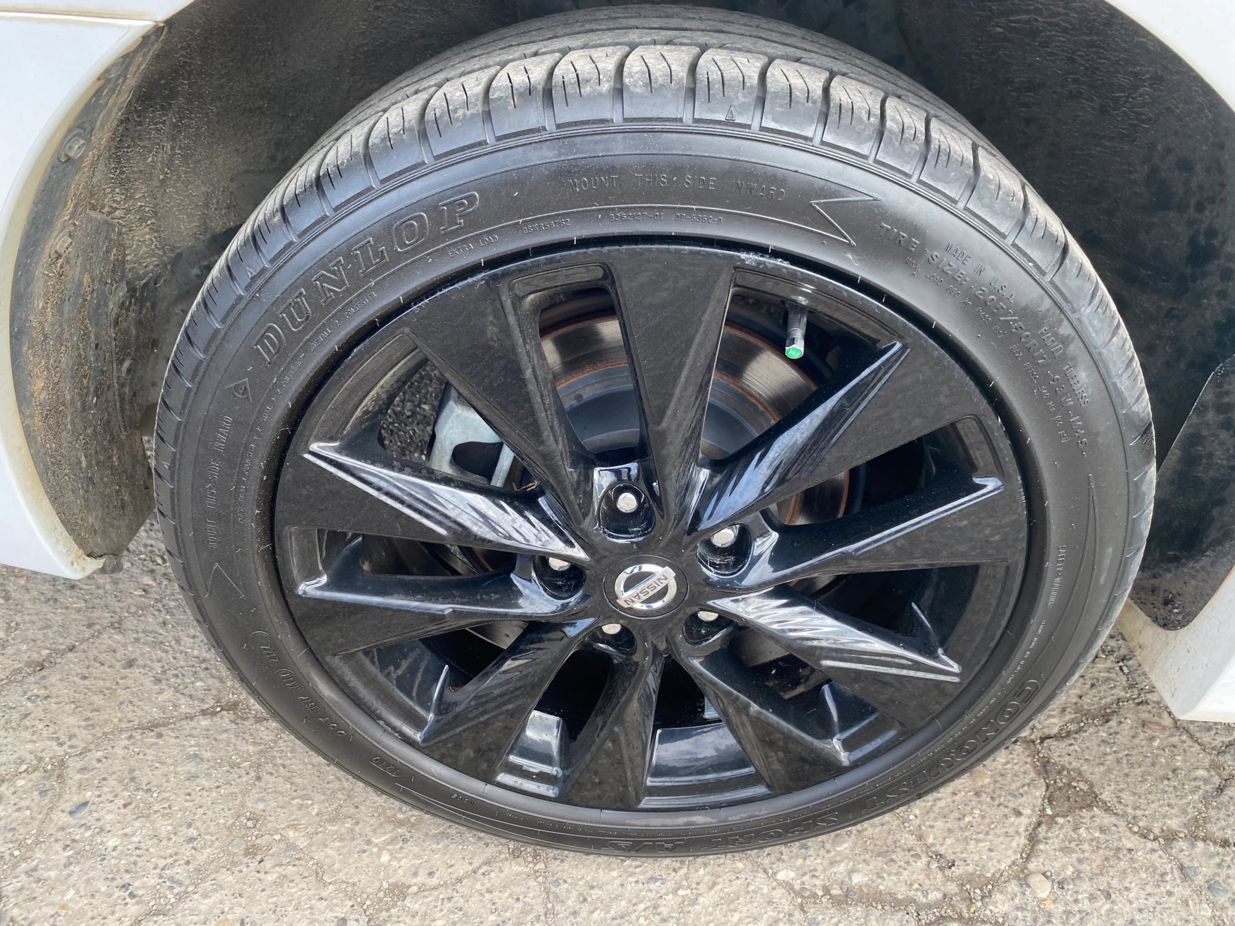 Used 2018 Nissan Sentra SR w/ SR Midnight Edition Package FWD image 29