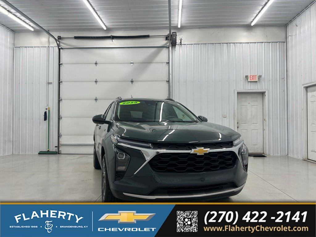 Used 2025 Chevrolet Trax LT FWD 360° Tour