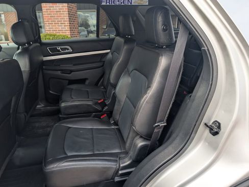 Used 2017 Ford Explorer XLT w/ Equipment Group 202A image 16