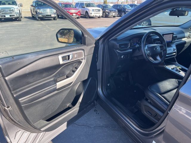 Used 2021 Ford Explorer XLT w/ Equipment Group 202A AWD/4WD image 7