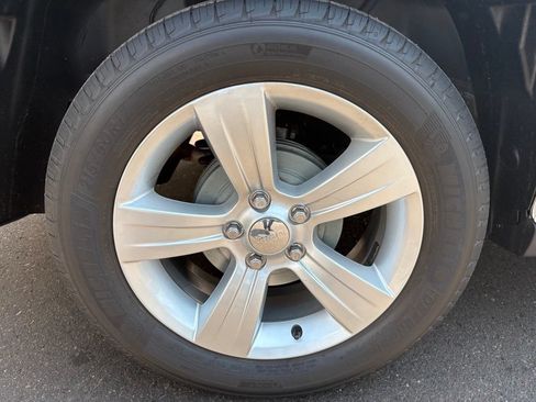 Used 2016 Jeep Patriot Latitude w/ Sun/Sound Group FWD image 5