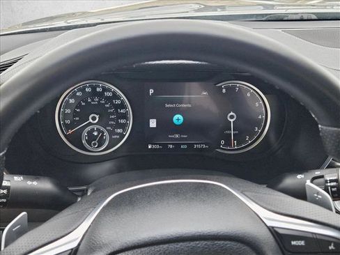 Used 2025 Genesis G70 2.5T image 11