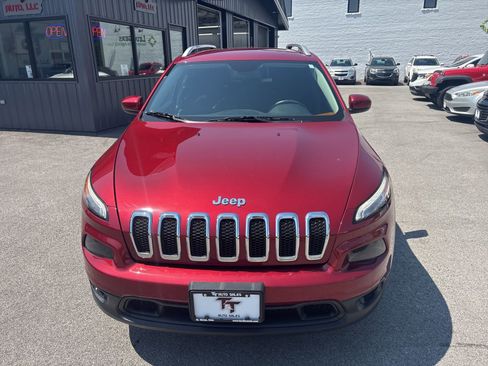 Used 2016 Jeep Cherokee Latitude w/ Cold Weather Group AWD/4WD image 9