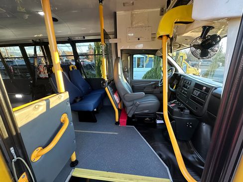 Used 2014 Chevrolet Express 3500 image 6