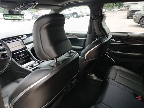Used 2023 Jeep Grand Cherokee Overland w/ Adv Protech Group III AWD/4WD image 22