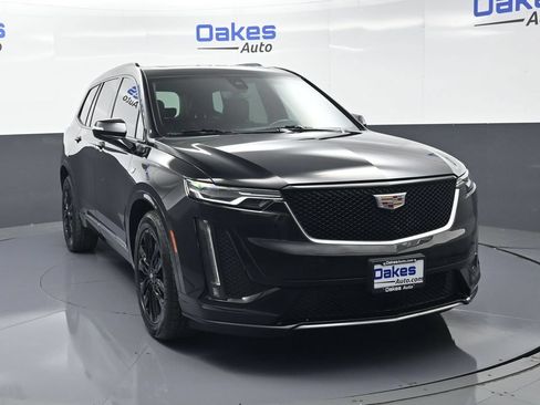 Used 2023 Cadillac XT6 Sport w/ Technology Package AWD/4WD image 2