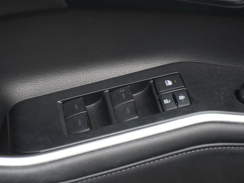 Used 2023 Toyota Highlander XLE image 12