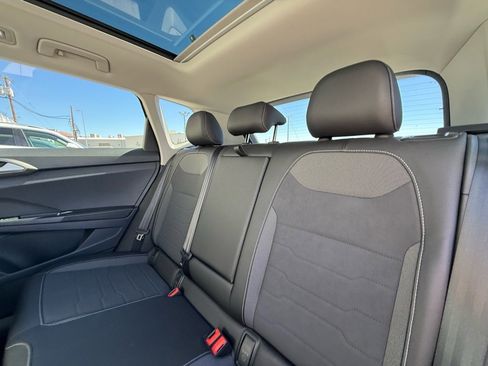 Certified 2025 Volkswagen Taos SE image 7
