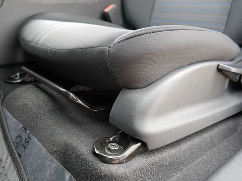 Used 2025 Nissan Leaf S image 12