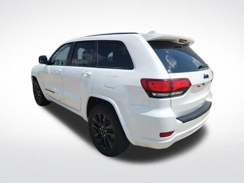 Used 2018 Jeep Grand Cherokee Altitude RWD image 6