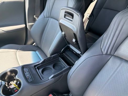 Used 2024 Toyota Venza Limited AWD/4WD image 21