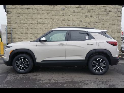 New 2026 Chevrolet TrailBlazer ACTIV AWD/4WD image 2