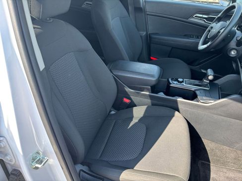 Used 2025 Kia Sportage LX FWD image 35