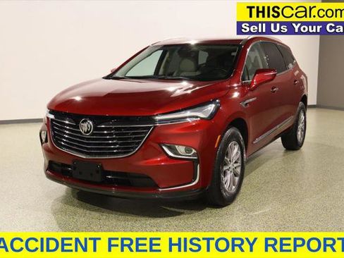 Used 2023 Buick Enclave Essence image 3