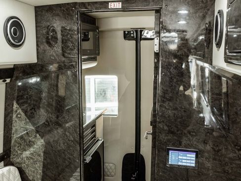 Used 2022 Mercedes-Benz Sprinter 3500 image 35