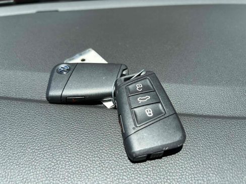 Used 2020 Volkswagen Jetta SE image 9