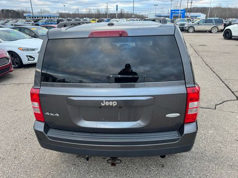 Used 2016 Jeep Patriot Latitude w/ Premium Sound Group image 5