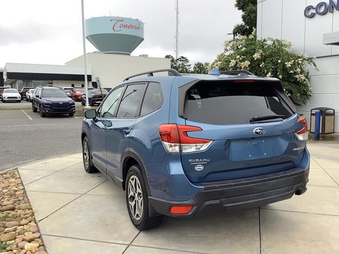 Used 2020 Subaru Forester Premium AWD/4WD image 8