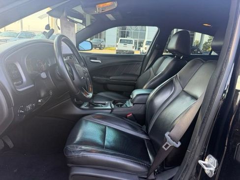 Used 2022 Dodge Charger SXT w/ Plus Group RWD image 2