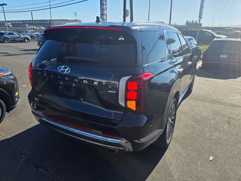 Used 2024 Hyundai Palisade Calligraphy image 3