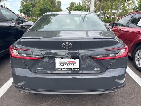 Used 2025 Toyota Camry SE FWD image 5