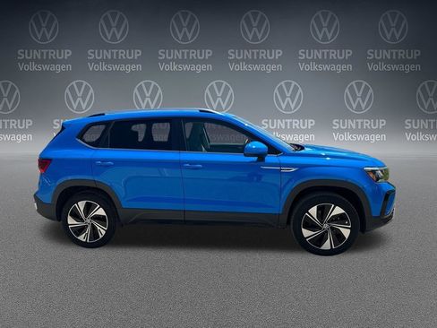 Used 2024 Volkswagen Taos SE w/ Panoramic Sunroof Package AWD/4WD image 40