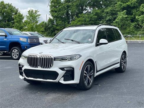 Used 2022 BMW X7 xDrive40i w/ M Sport Package image 1