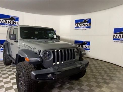 Used 2022 Jeep Wrangler Unlimited Sport w/ Xtreme Recon 35" Tire Package image 4