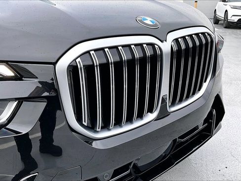 Used 2024 BMW X7 xDrive40i w/ Parking Assistance Package image 32