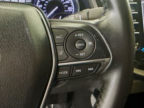 Used 2020 Toyota Camry XLE FWD image 15