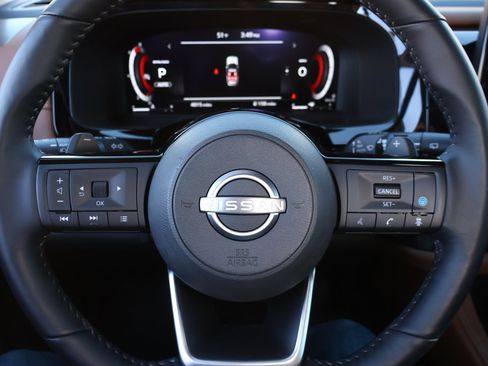 Used 2024 Nissan Pathfinder Platinum image 14