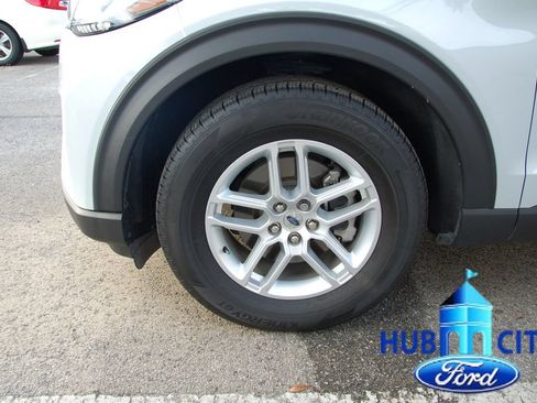 Used 2025 Ford Explorer Active w/ Active Comfort Package RWD image 9