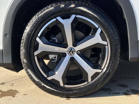 New 2026 Volkswagen Tiguan SE FWD image 4