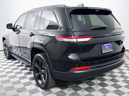 Used 2024 Jeep Grand Cherokee Limited w/ Luxury Tech Group II AWD/4WD image 9
