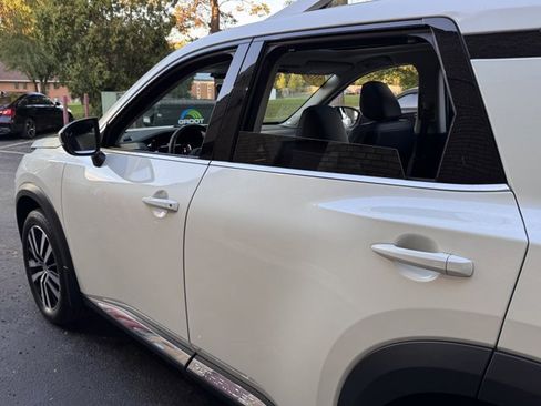 Used 2024 Nissan Pathfinder Platinum w/ Cargo Package image 27