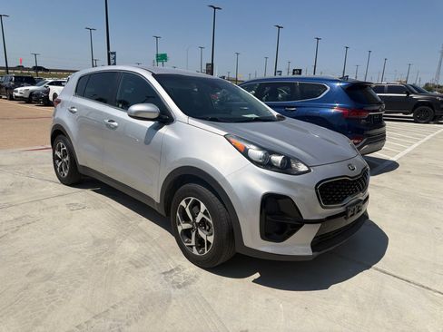 Used 2021 Kia Sportage LX FWD image 2