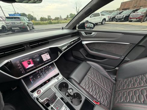 Used 2021 Audi RS 7 Sportback w/ Carbon Optic Package AWD/4WD image 32