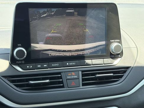 Used 2025 Nissan Altima 2.5 S FWD image 15