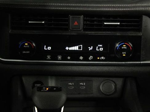 Certified 2025 Nissan Rogue SV image 23