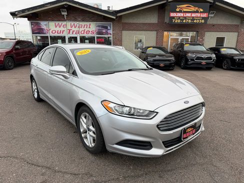 Used 2015 Ford Fusion SE image 2