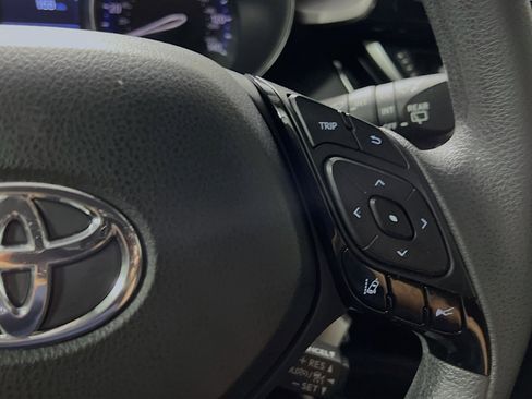 Used 2021 Toyota C-HR LE image 20