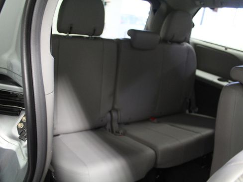 Used 2019 Toyota Sienna XLE image 29