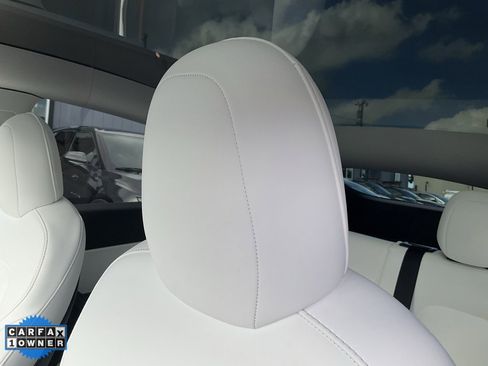 Used 2021 Tesla Model Y Long Range image 18