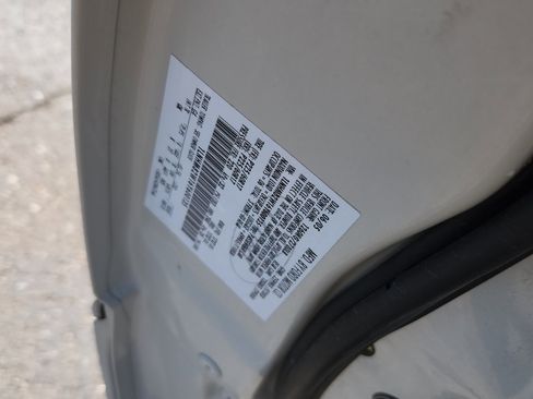 Used 2006 Lincoln Town Car Signature Limited image 21