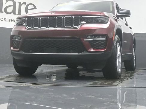 Used 2022 Jeep Grand Cherokee Limited w/ Luxury Tech Group II image 57